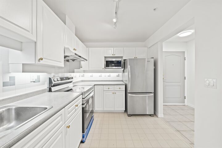 Property Photo:  1669 Grant Avenue 301  BC V3B 7W9 