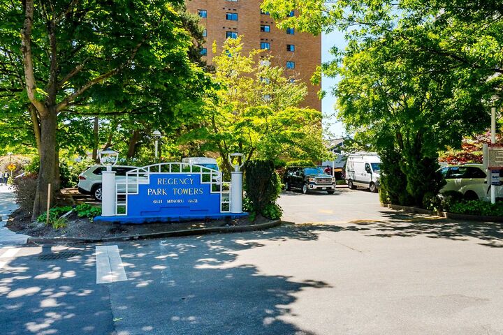 Property Photo: 6631 Minoru Boulevard 1504 BC V6Y 1Z1