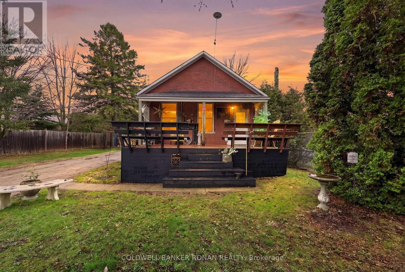 Property Photo:  87 Wellington Street East  ON L9R 1G7 