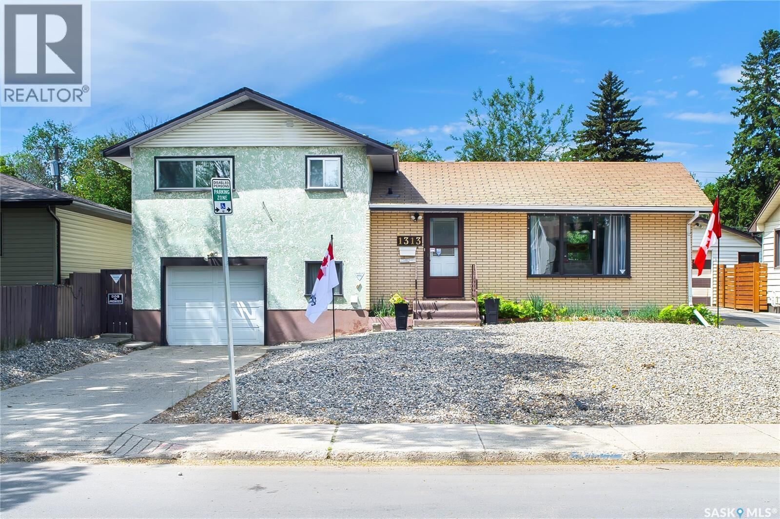 Property Photo: 1313 N Avenue S SK S7M 2R2