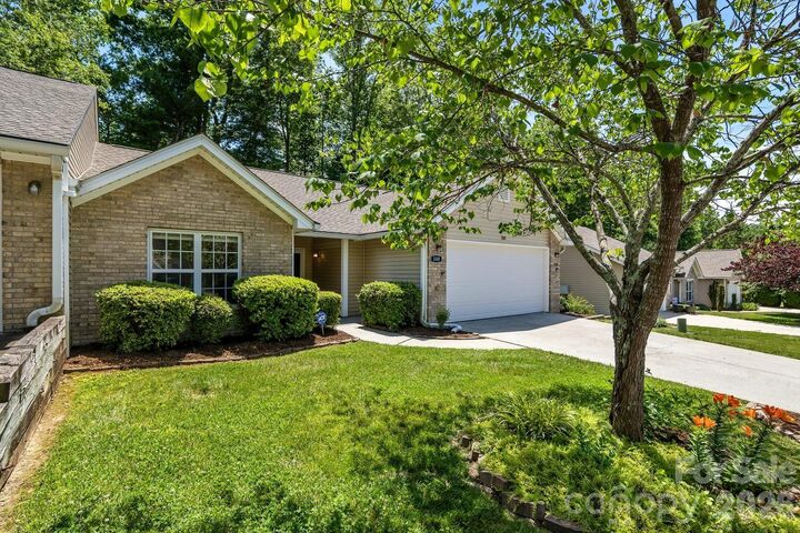 Property Photo:  308 Wiltshire Circle  NC 28732 