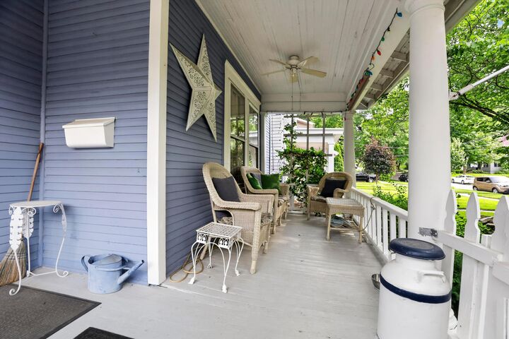 Property Photo: 302 N Franklin Street OH 43015