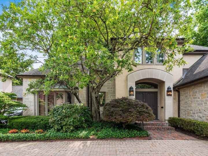 Property Photo: 6 Lyonsgate Road OH 43209
