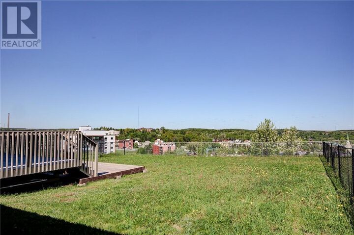 Property Photo: 74 Sunrise Ridge Drive ON P3B 0A9