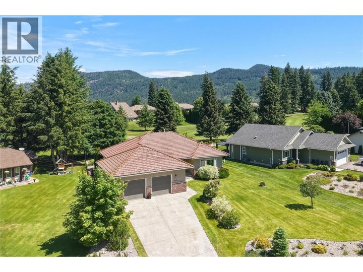 Property Photo: 2642 Golf View Place BC V0E 1H2