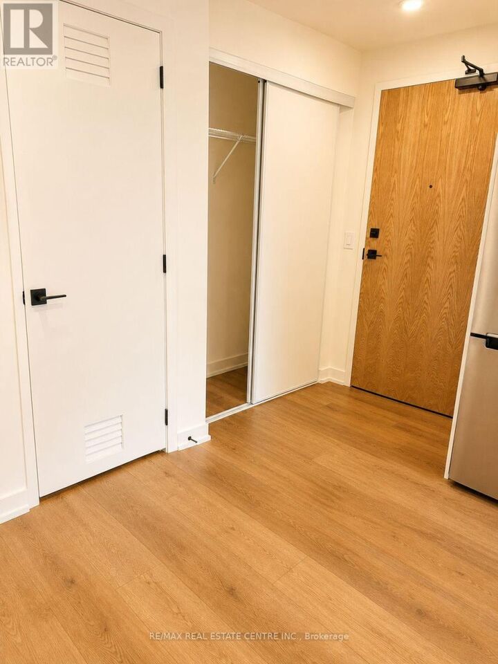 Property Photo:  33 Erie Avenue 906  ON N3S 2E7 