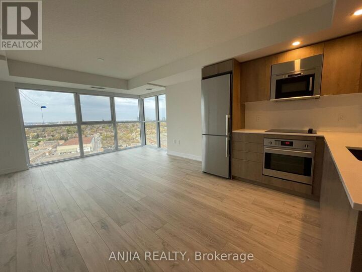 Property Photo: 225 Village Green Square 1910 ON M1S 0N4