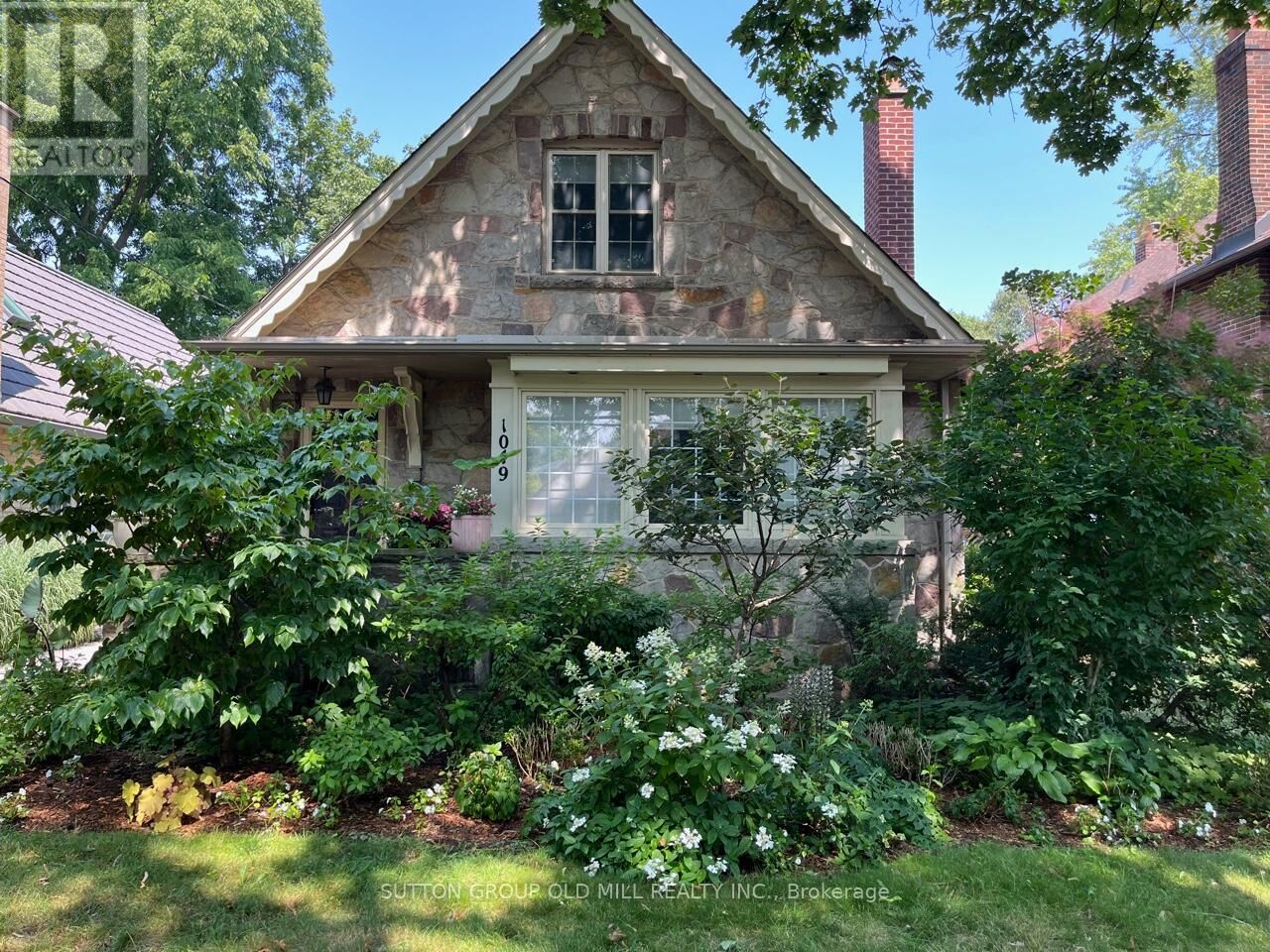 Property Photo:  1049 Royal York Road  ON M8X 2G6 