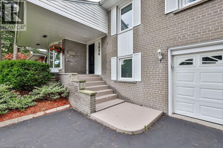 Property Photo:  3096 Ballydown Crescent  ON L5C 2C8 