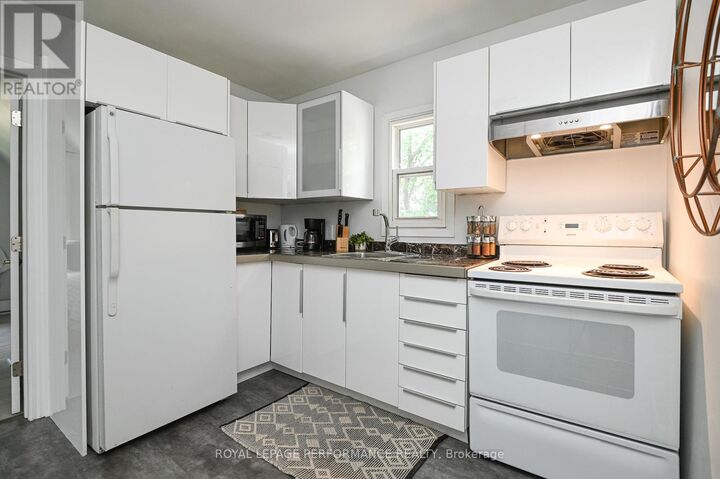 Property Photo:  123 Pamilla Street 3  ON K1S 3K9 