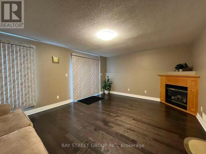 Property Photo:  578 Springwater Drive West  ON N2V 2S5 