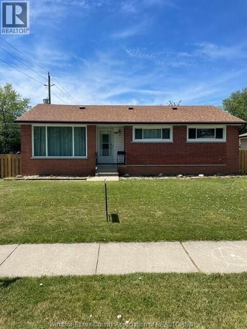Property Photo: 889 Riverdale ON N8S 4C2