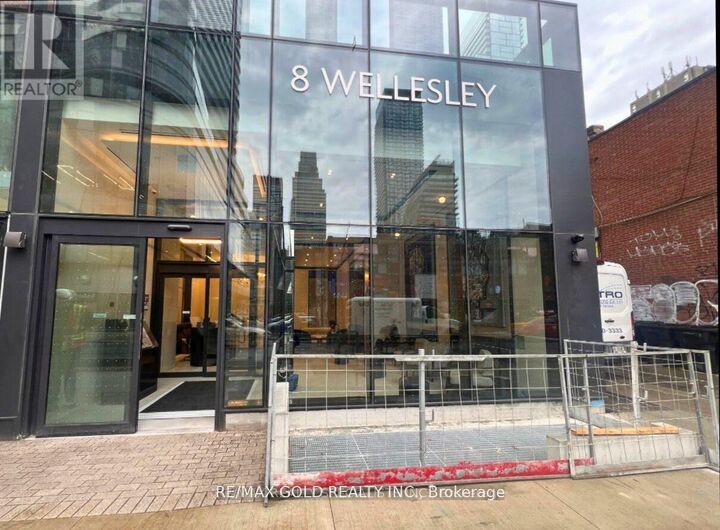 Property Photo:  8 Wellesley Street 5505  ON M4Y 0J5 