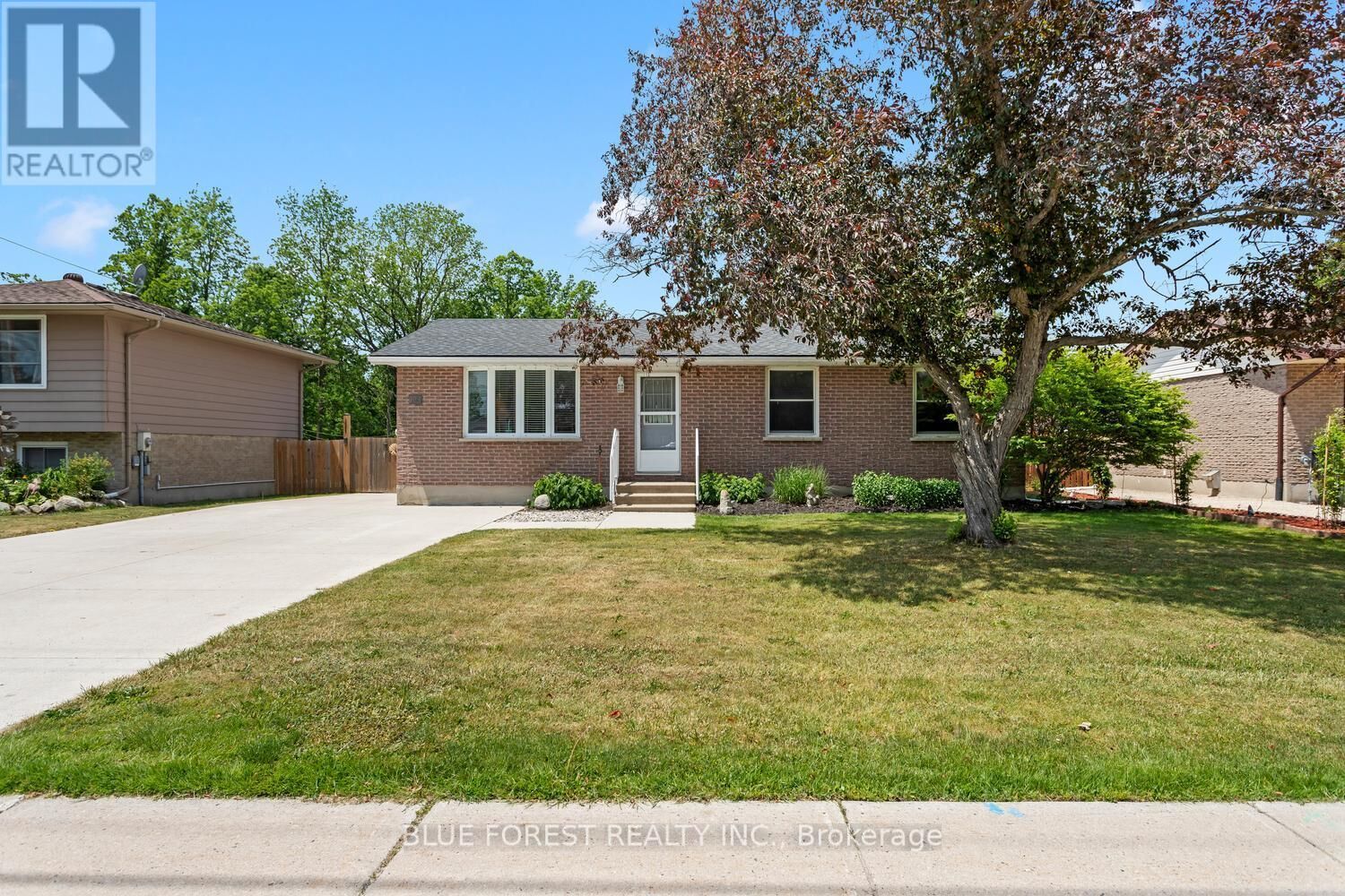Property Photo:  183 Queen Street  ON N0M 1A0 
