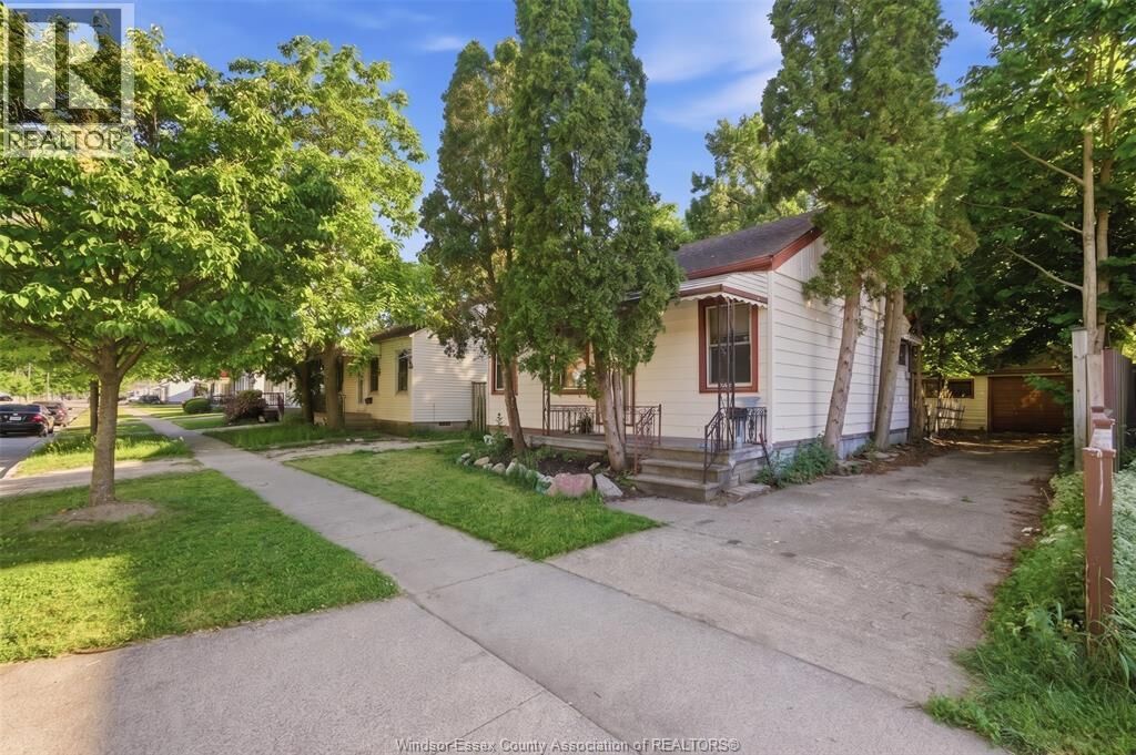 Property Photo: 2215 Forest Avenue ON N8W 2G7