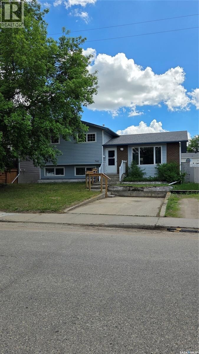 Property Photo:  1107 Lillooet Street W  SK S6H 5A2 