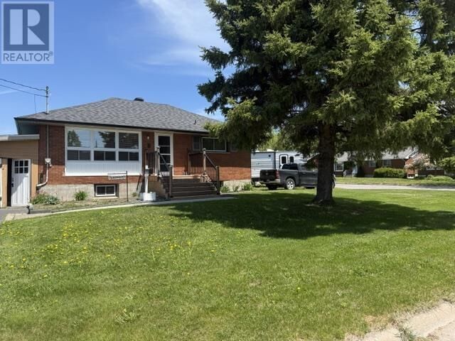 Property Photo:  8 Mayfair Ave  ON P6C 3B9 