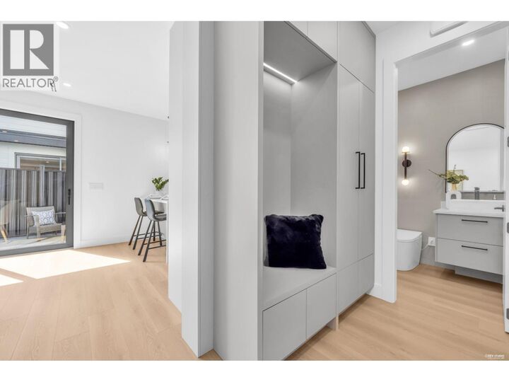 Property Photo: 2316 Cliff Avenue 4 BC V5A 2L2