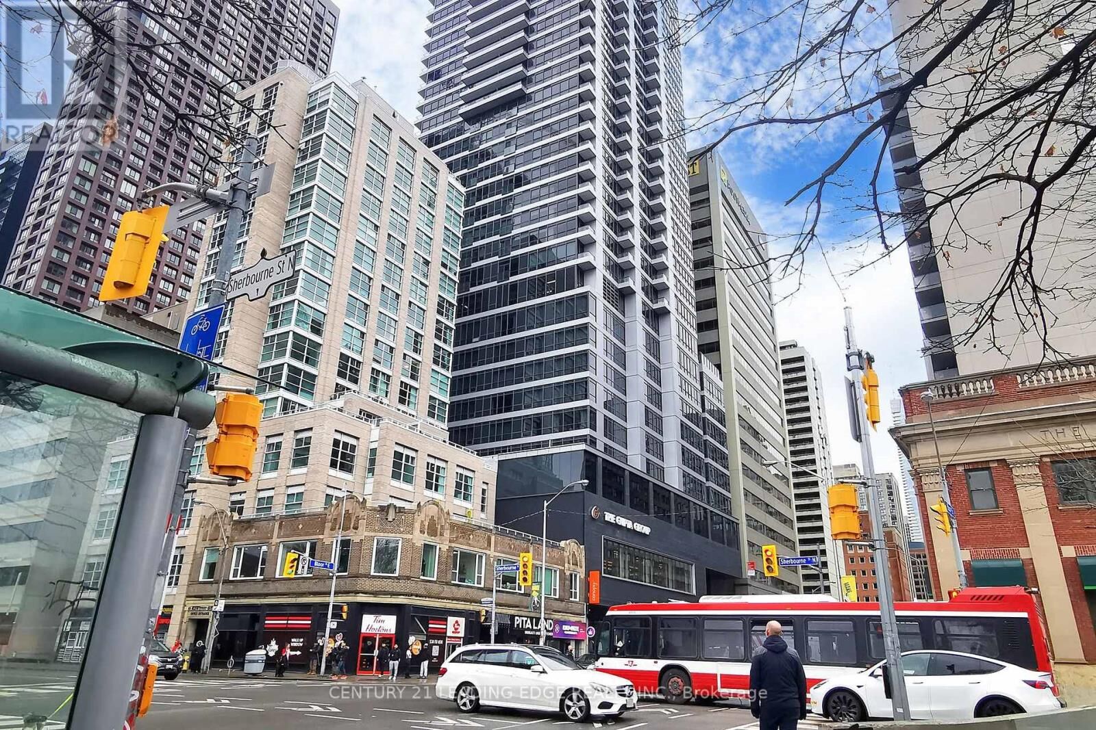 Property Photo: 395 Bloor Street 2109 ON M4W 0B4