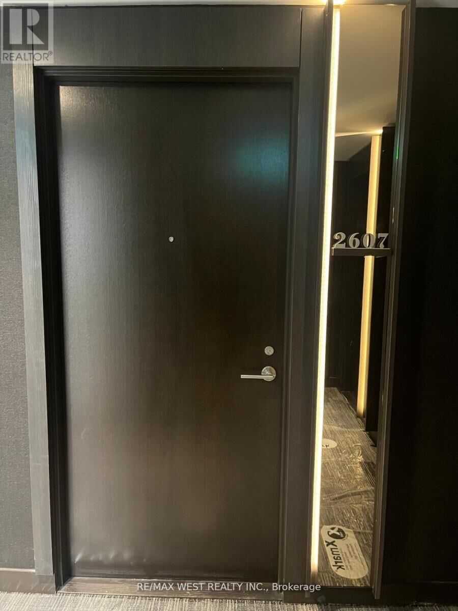Property Photo: 11 Yorkville Avenue 2607 ON M4W 1L2