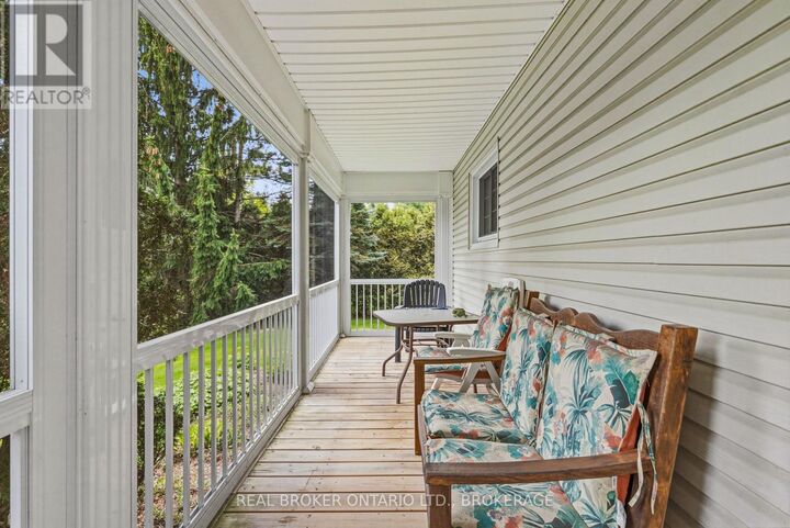 Property Photo: 18973 Paragon Road ON K6H 5R5