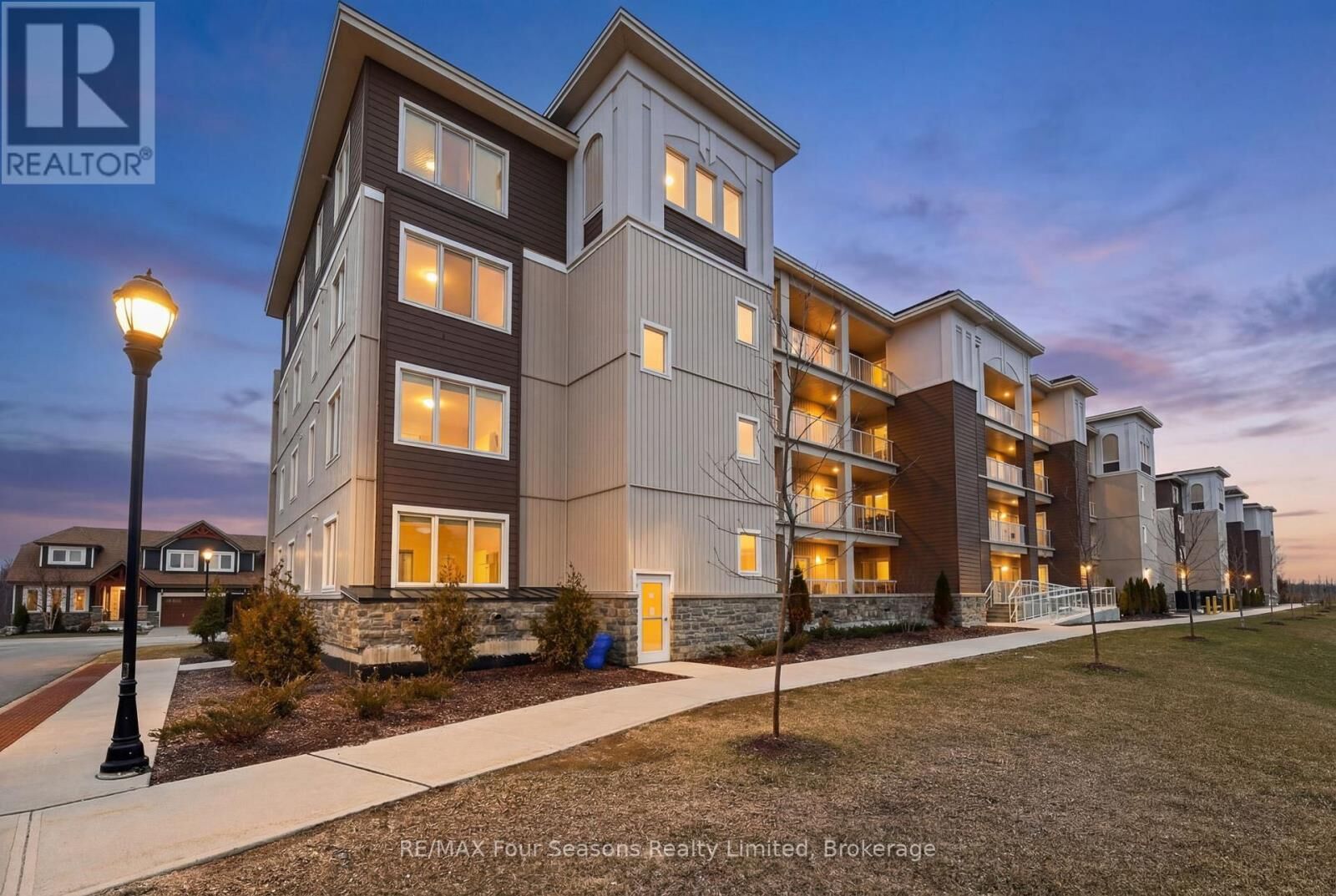 Property Photo:  17 Spooner Crescent 108  ON L9Y 1T3 