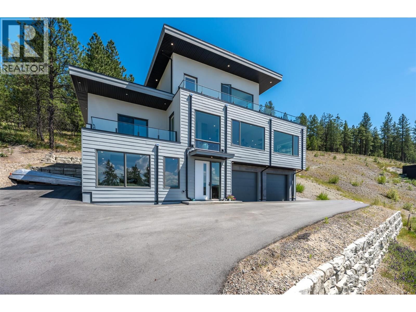 Property Photo: 2980 Outlook Way BC V0H 1N1