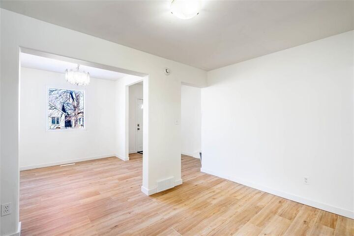 Property Photo:  784 Stella Avenue  MB R2W 2W2 