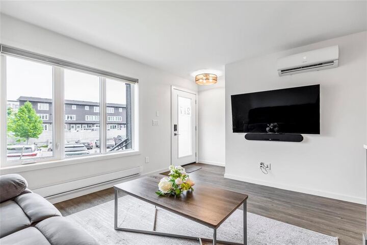 Property Photo: 325 Park East Drive MB R3Y 1Z9