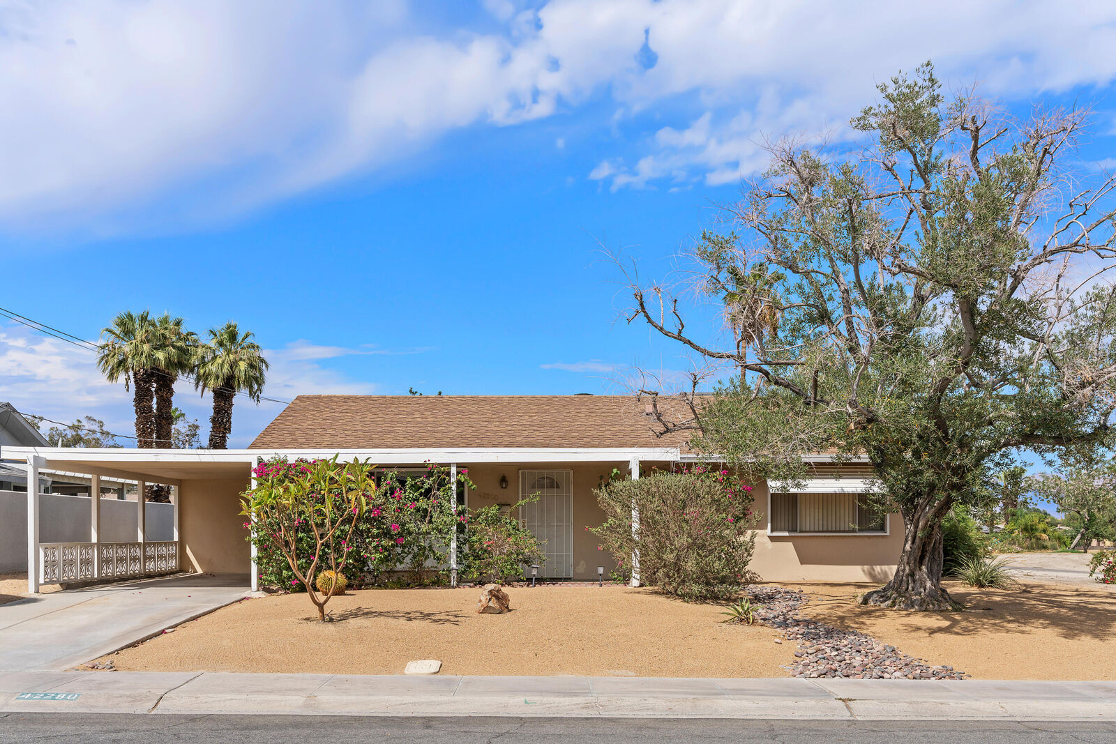 Property Photo:  42280 Kansas Street  CA 92211 