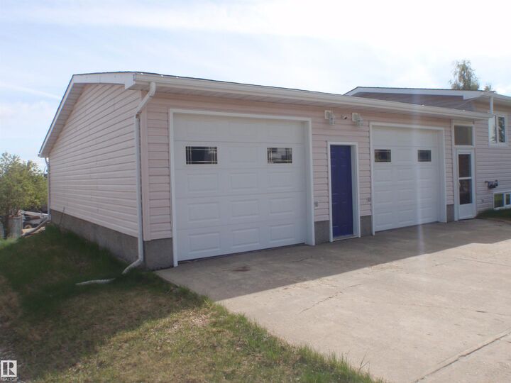 Property Photo:  3 Hillside Avenue  AB T0G 2C0 