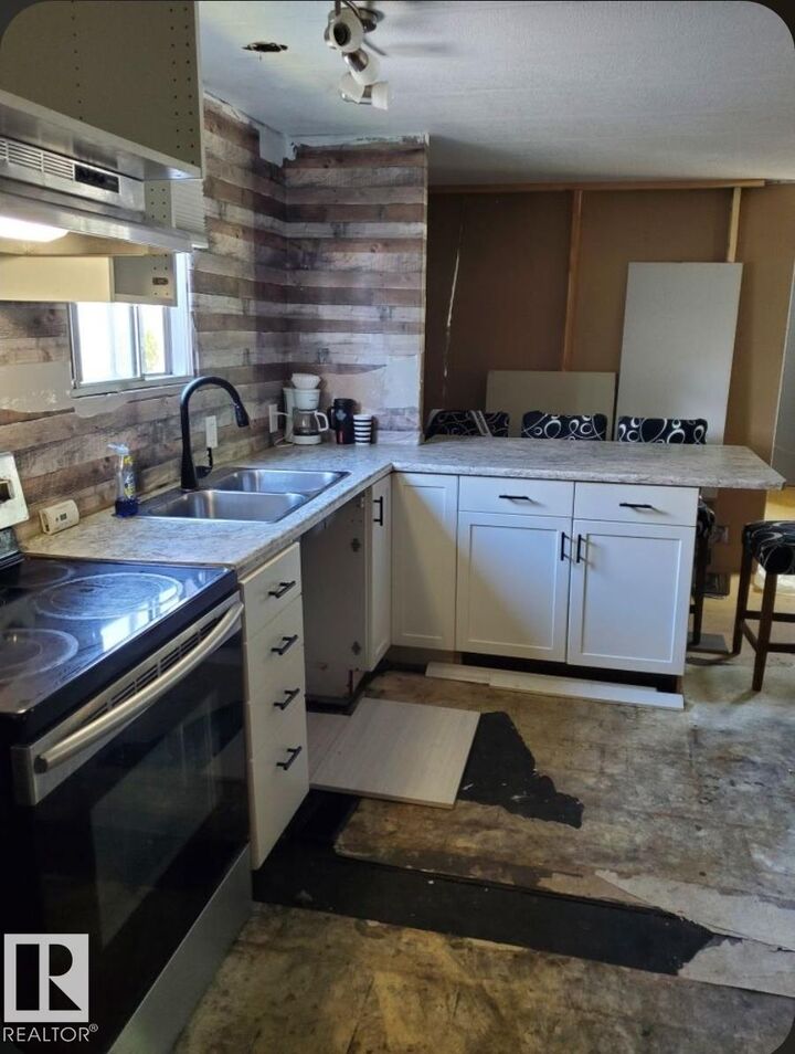 Property Photo:  14 Willowdale Drive NW  AB T6P 1G4 
