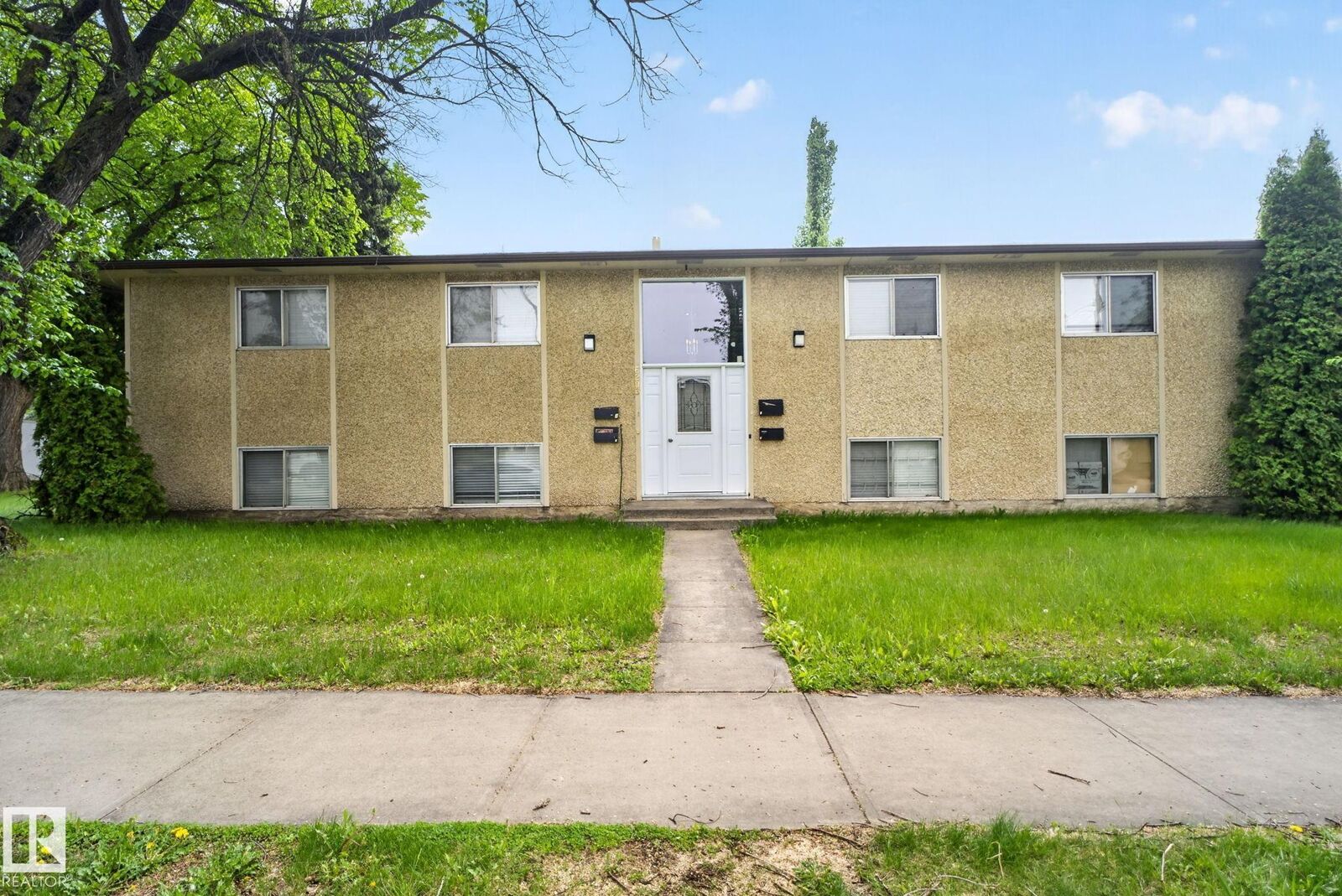 Property Photo: 6203 122 Avenue NW AB T5W 1S7