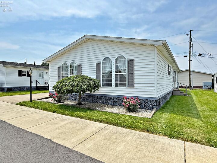 Property Photo:  60 N State Route 101 127  OH 44883 