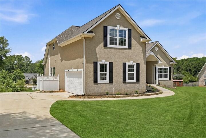 Property Photo:  705 Gatwick Court  GA 30248 