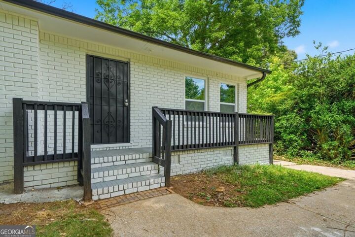 Property Photo: 1929 Bandera Drive GA 30032