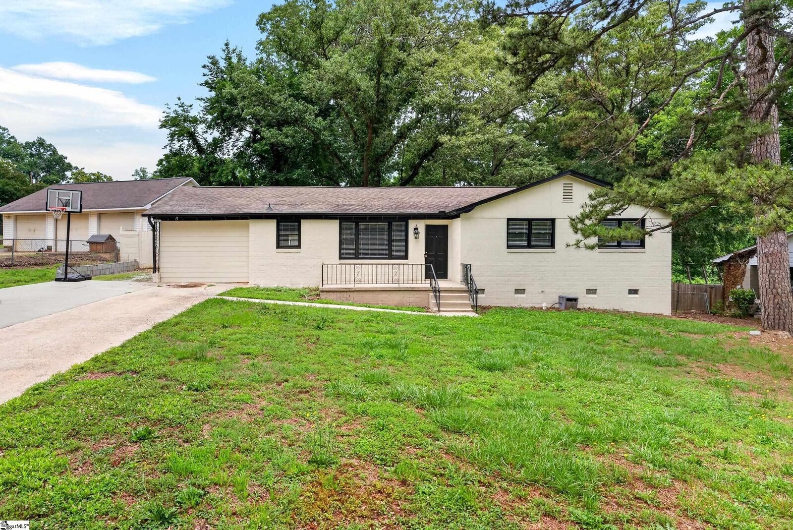 Property Photo: 1 Woodleigh Drive SC 29687