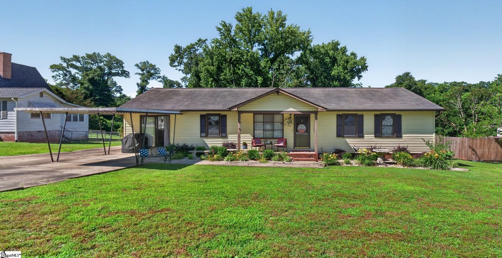 Property Photo: 135 W Church Street SC 29330