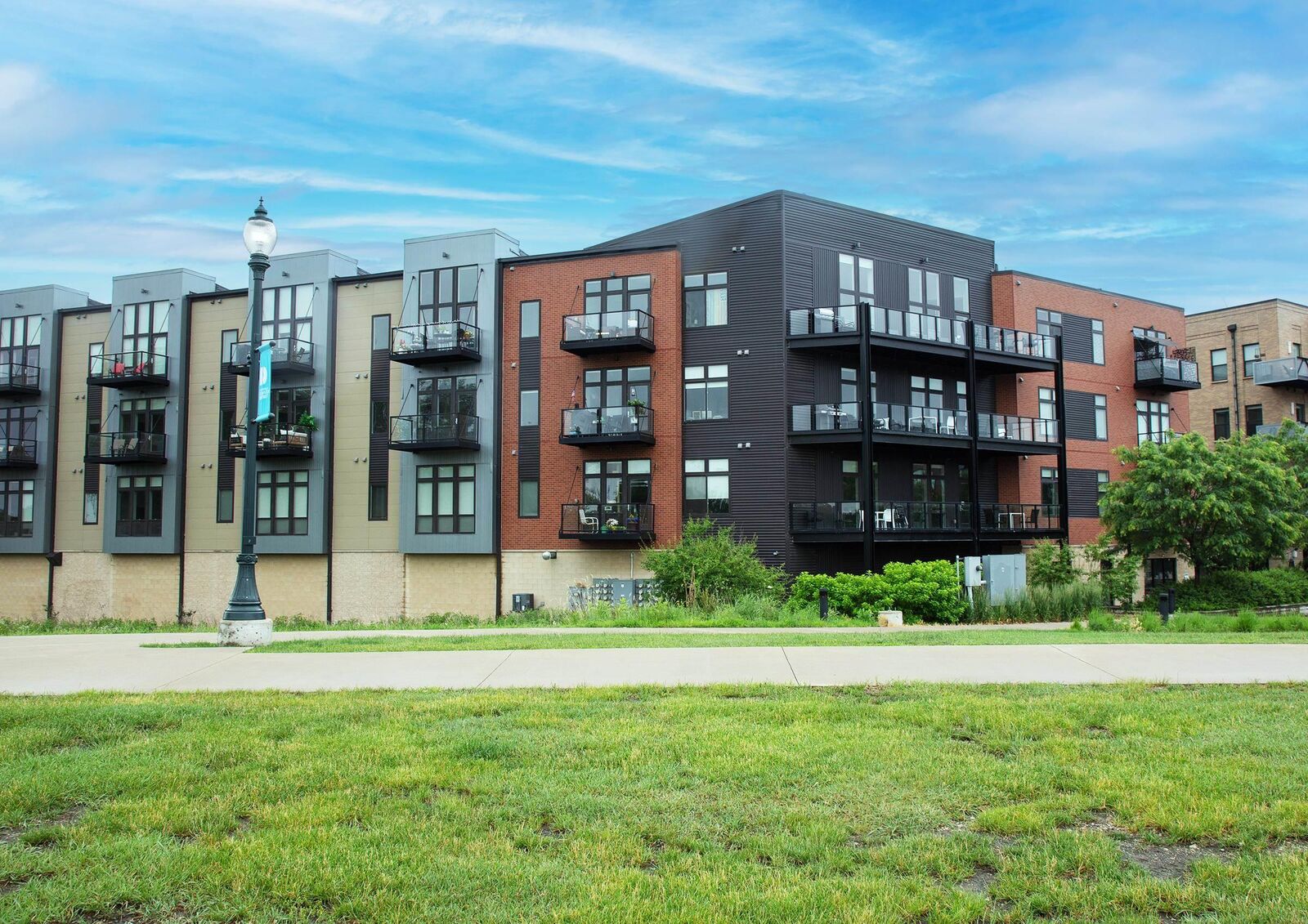Property Photo: 250 State St 402 IA 50613