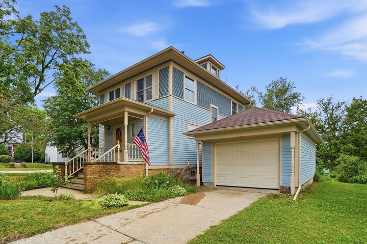 Property Photo:  520 2nd St SE  IA 50662 