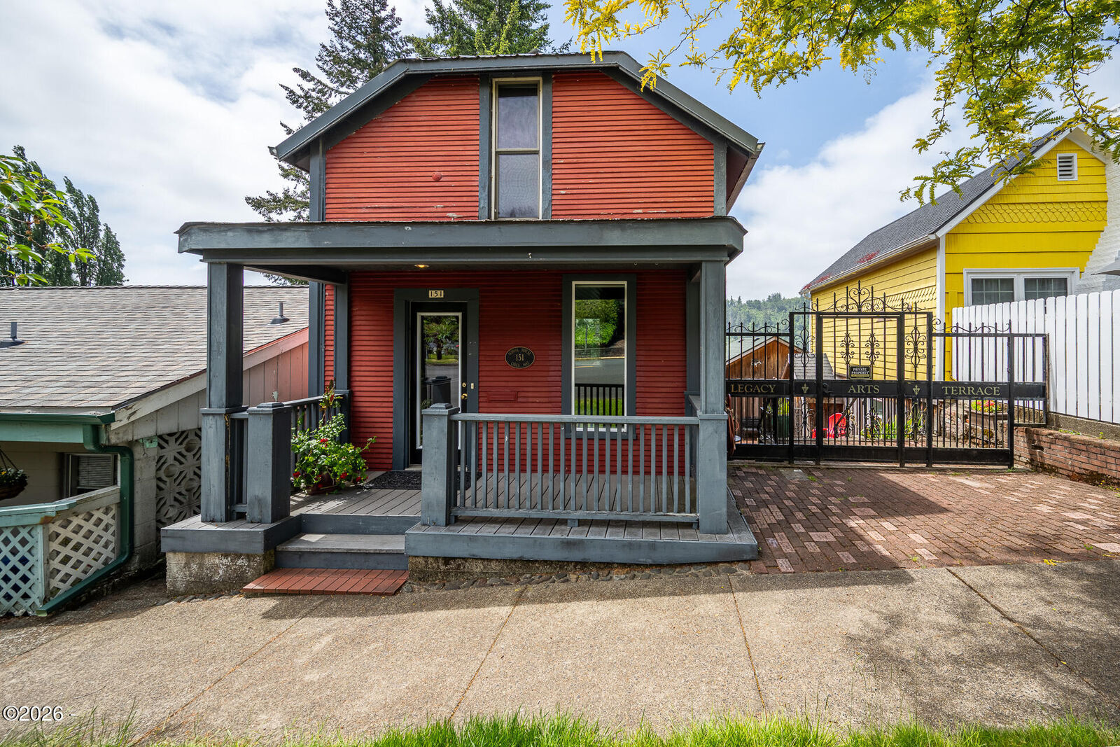 Property Photo: 151 NE Alder Street OR 97391