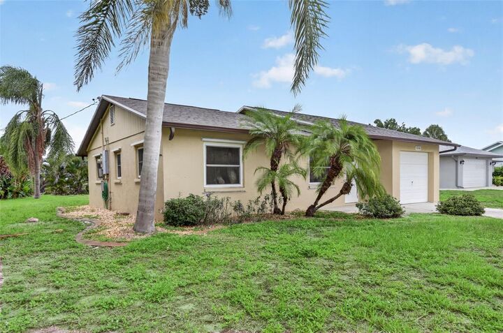 Property Photo: 10136 Peach Avenue FL 34224