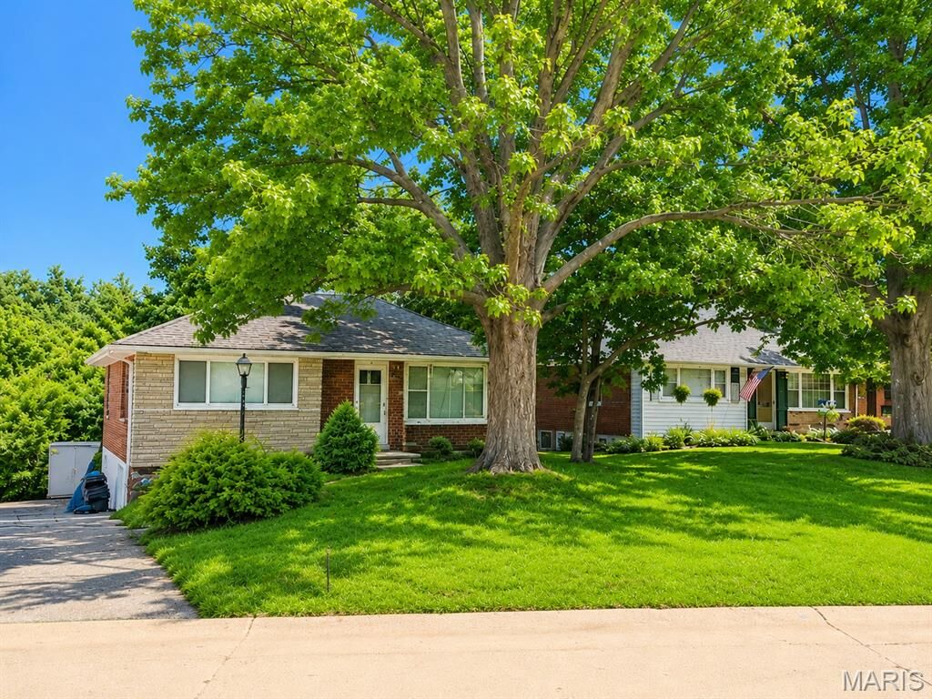 Property Photo:  9723 Graystone Terrace  MO 63119 