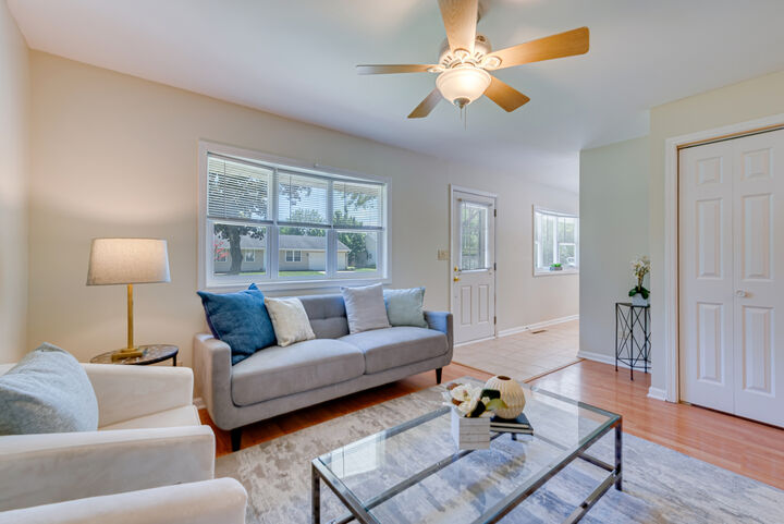 Property Photo:  1310 Klein Drive  IL 60107 