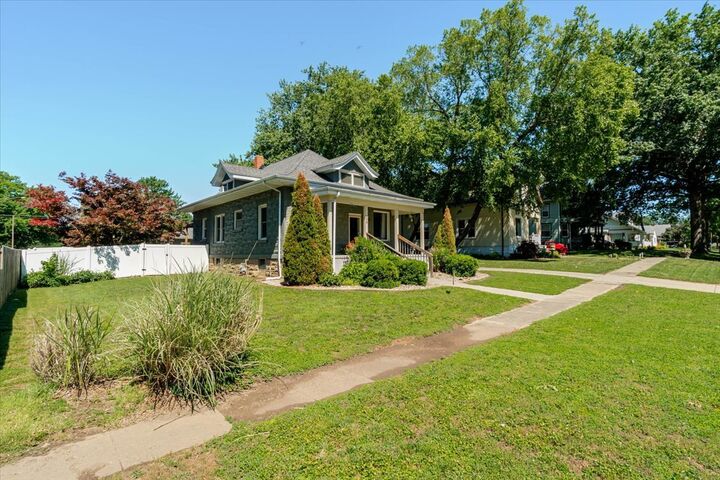 Property Photo:  304 S Monroe Street  IL 61755 