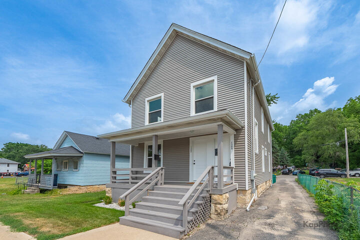 Property Photo: 1307 E Cass Street IL 60432