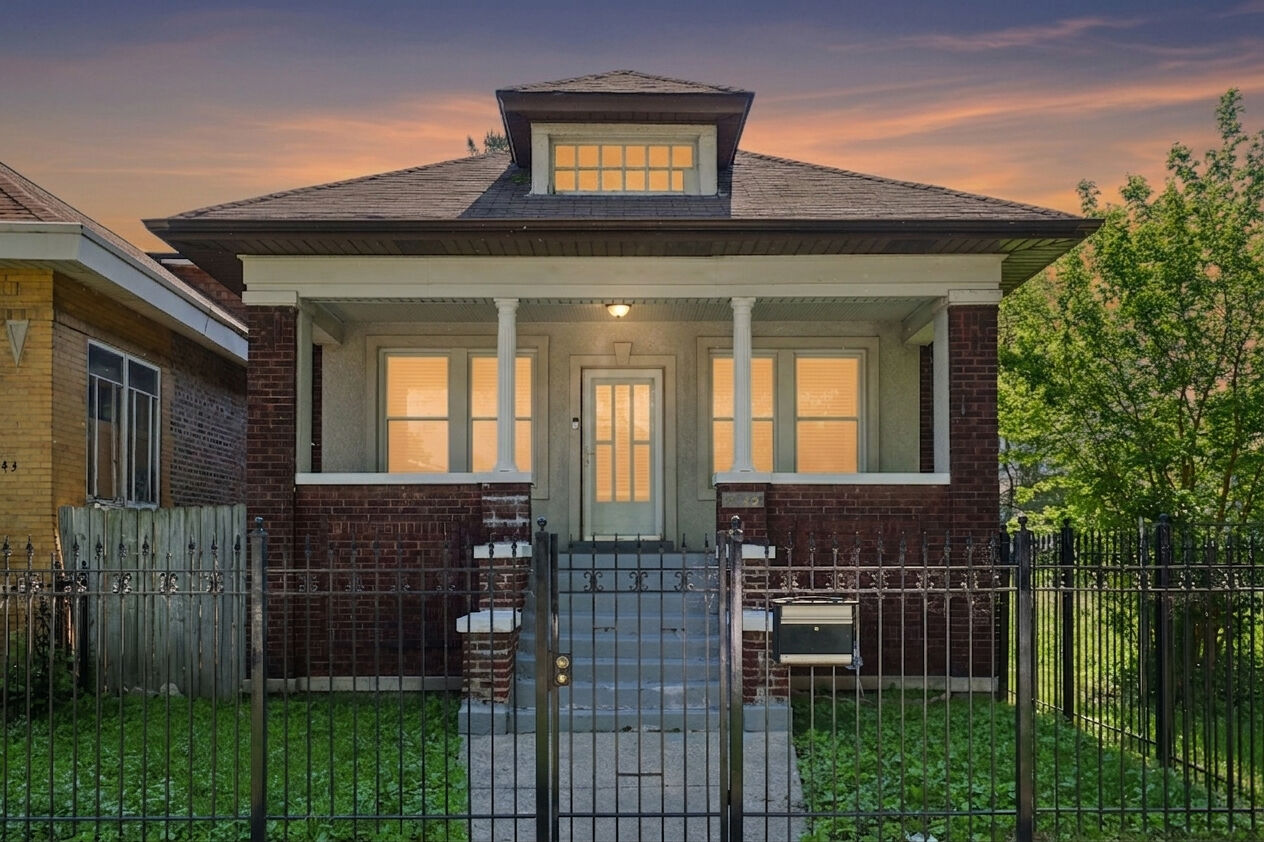 Property Photo: 7545 S Ridgeland Avenue IL 60649