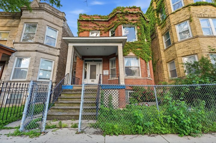Property Photo:  4833 N Troy Street  IL 60625 