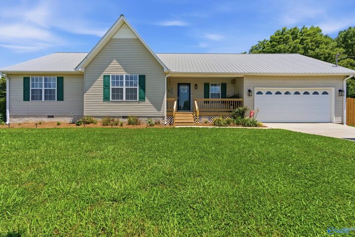 Property Photo: 49 School House Road AL 35950