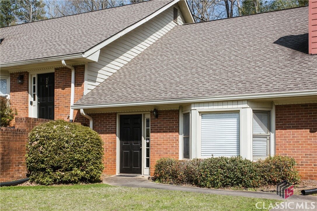 Property Photo:  222 Eaglewood Court  GA 30606 